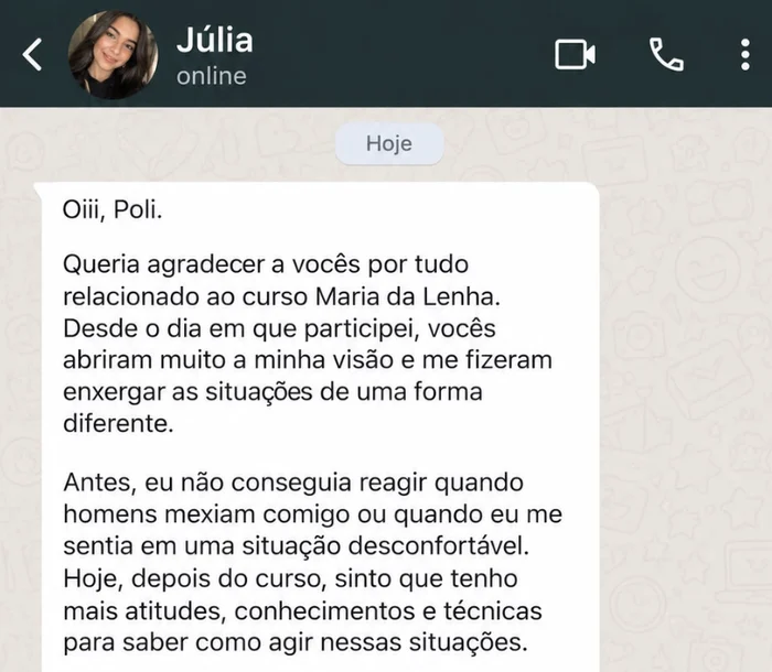 Mensagem de WhatsApp da aluna Júlia contando que hoje sabe como agir em situações desconfortáveis